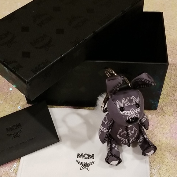 MCM Rabbit Keychain - Picture 8 of 11